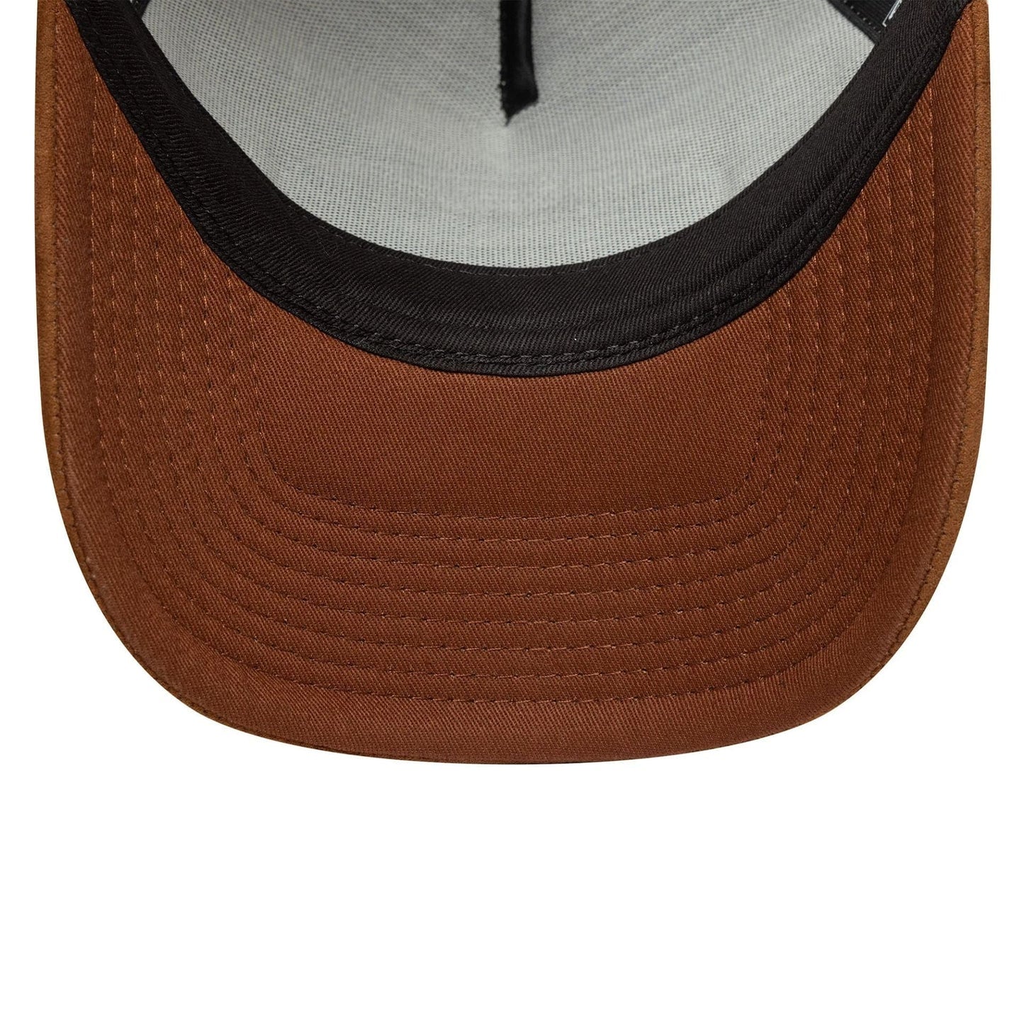 New Era Hellbeige New Era Oval Patch Wildleder 9FORTY E-Frame Trucker Cap