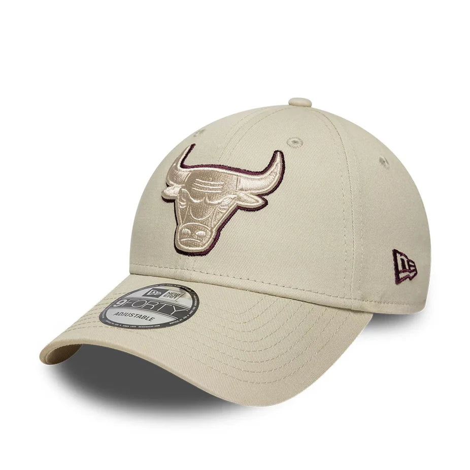 New Era Hellbeige Chicago Bulls NBA Team Outline 9FORTY Verstellbare Cap